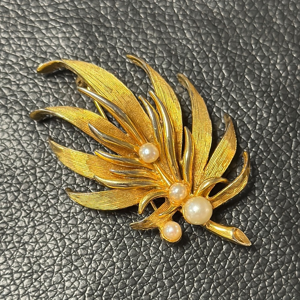 Vintage Signed Marcel Boucher Gold Tone Leaf Brooch w Pearl Accents